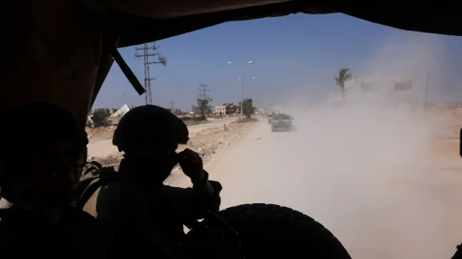 استشهاد فلسطيني وتواصل القصف على غزة وسط استمرار غرق خيام النازحين