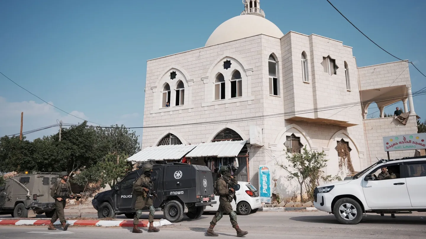 Exército israelita mata um adolescente palestiniano e fere quatro em ataques na Cisjordânia ocupada