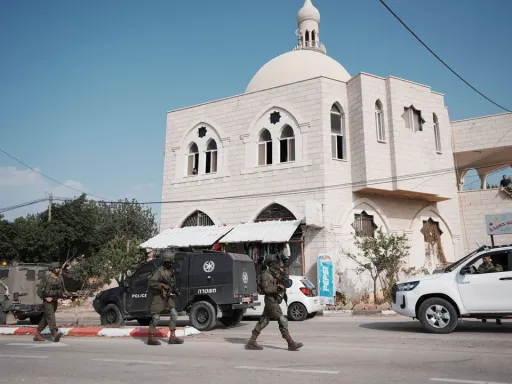 Exército israelita mata um adolescente palestiniano e fere quatro em ataques na Cisjordânia ocupada