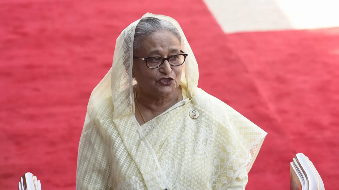 Tribunal do Bangladesh considera a ex-primeira-ministra Hasina culpada de crimes contra a humanidade