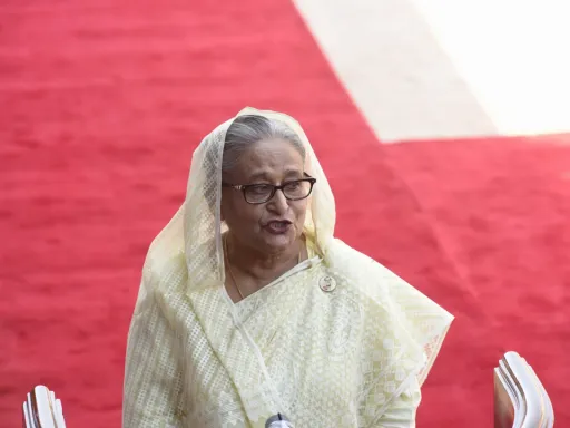Tribunal do Bangladesh considera a ex-primeira-ministra Hasina culpada de crimes contra a humanidade