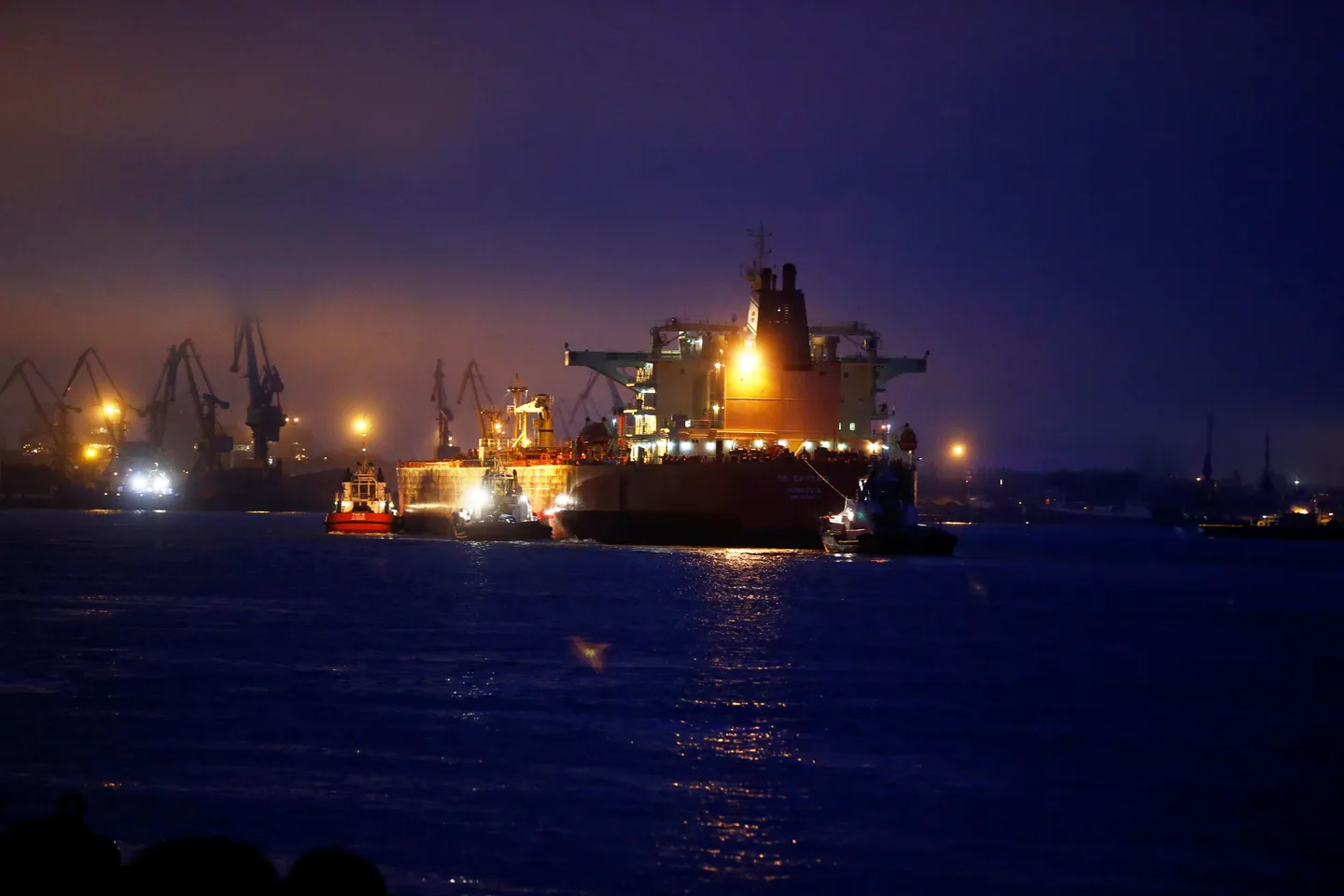 أول شحنة سعودية.. وصول نحو 650 ألف برميل نفط من السعودية إلى سوريا