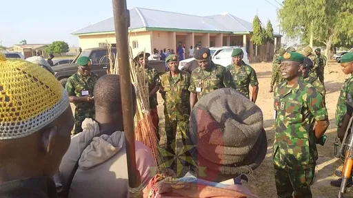 Babban hafsan sojin Nijeriya ya je Jihar Kebbi ya nemi a tsaurara neman 'yan matan da aka sace