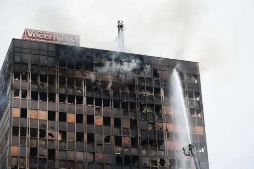 Tomašević: Požar na zgradi Vjesnika gasit će se tijekom dana, šteta je totalna