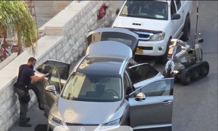 مقتل مستوطن وإصابة آخرين في عملية طعن ودهس جنوبي الضفة الغربية