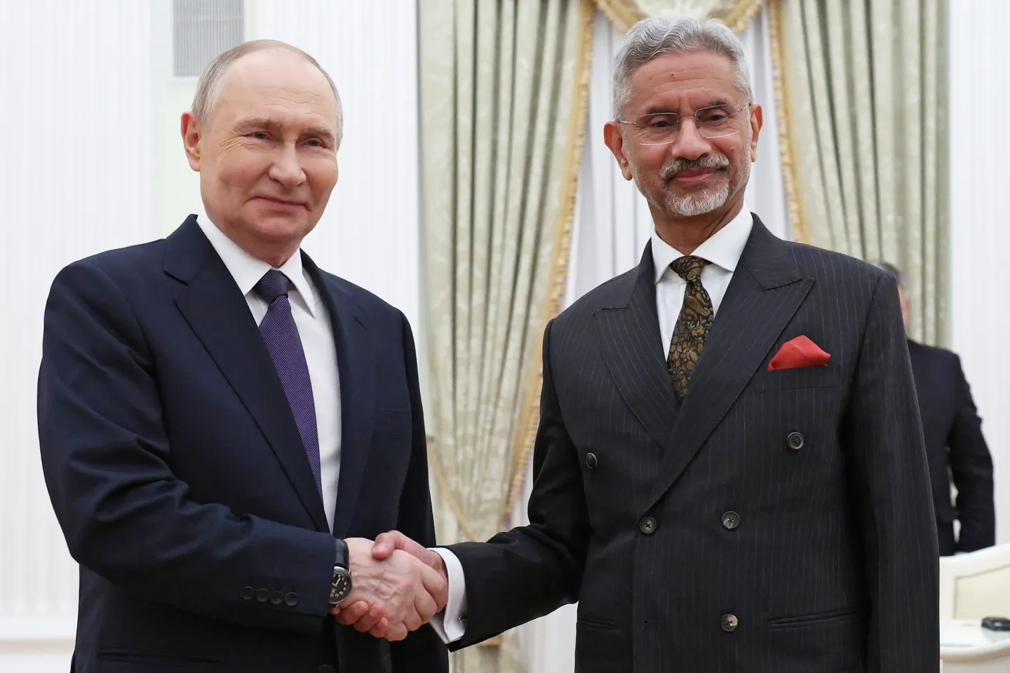 पुतिन ने शंघाई सहयोग संगठन की बैठक के लिए मास्को में भारत के विदेश मंत्री का स्वागत किया