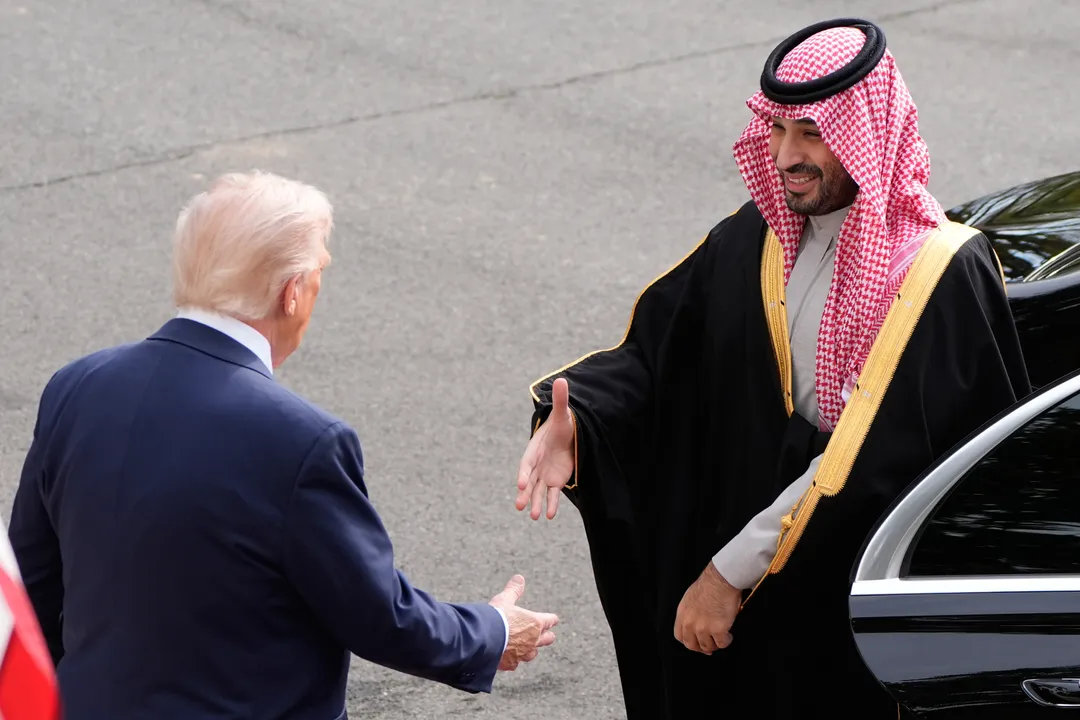 Saudi Crown Prince Mohammed bin Salman receives warm welcome from Trump at White House