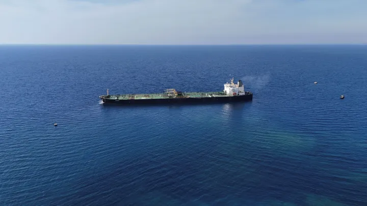 نفتکش عربستان حامل ۶۵۰ هزار بشکه نفت خام به بندر بانیاس سوریه رسید