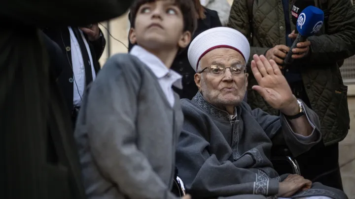 عقب جلسة محاكمته.. الشيخ عكرمة صبري يرفض المحاولات الإسرائيلية لإسكات صوته