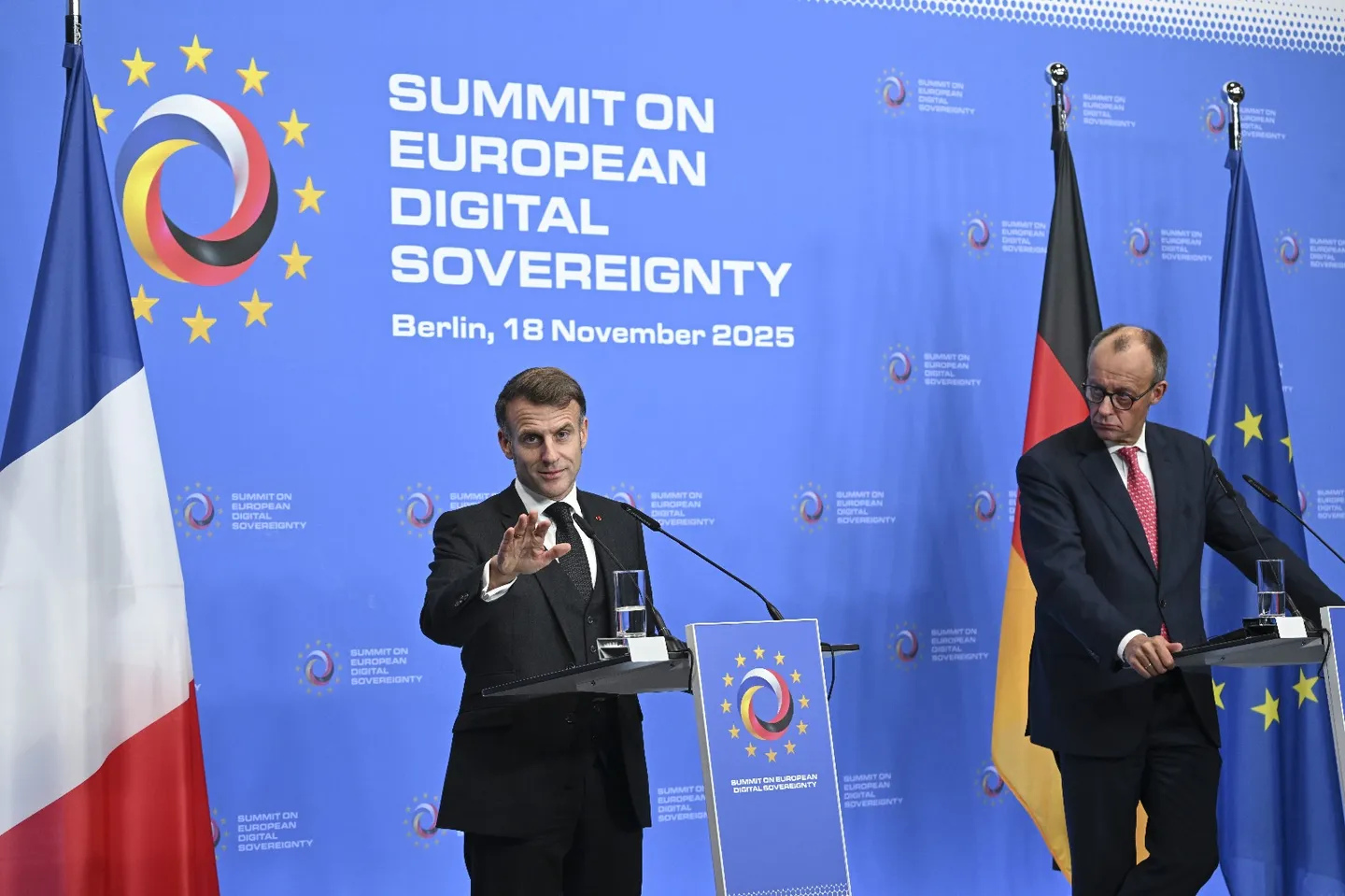 Macron qualifie le monde virtuel de "Far West" pour les adolescents et appelle à prendre des mesures