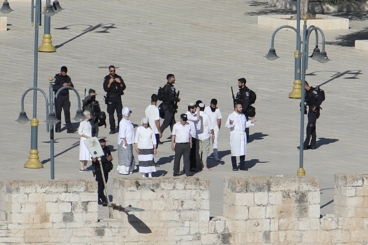 Une centaine de colons effectue des rituels talmudiques dans la mosquée  Al-Aqsa