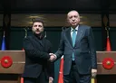 Erdogan pide reactivar diálogos de paz entre Rusia y Ucrania en Estambul, tras reunión con Zelenskyy