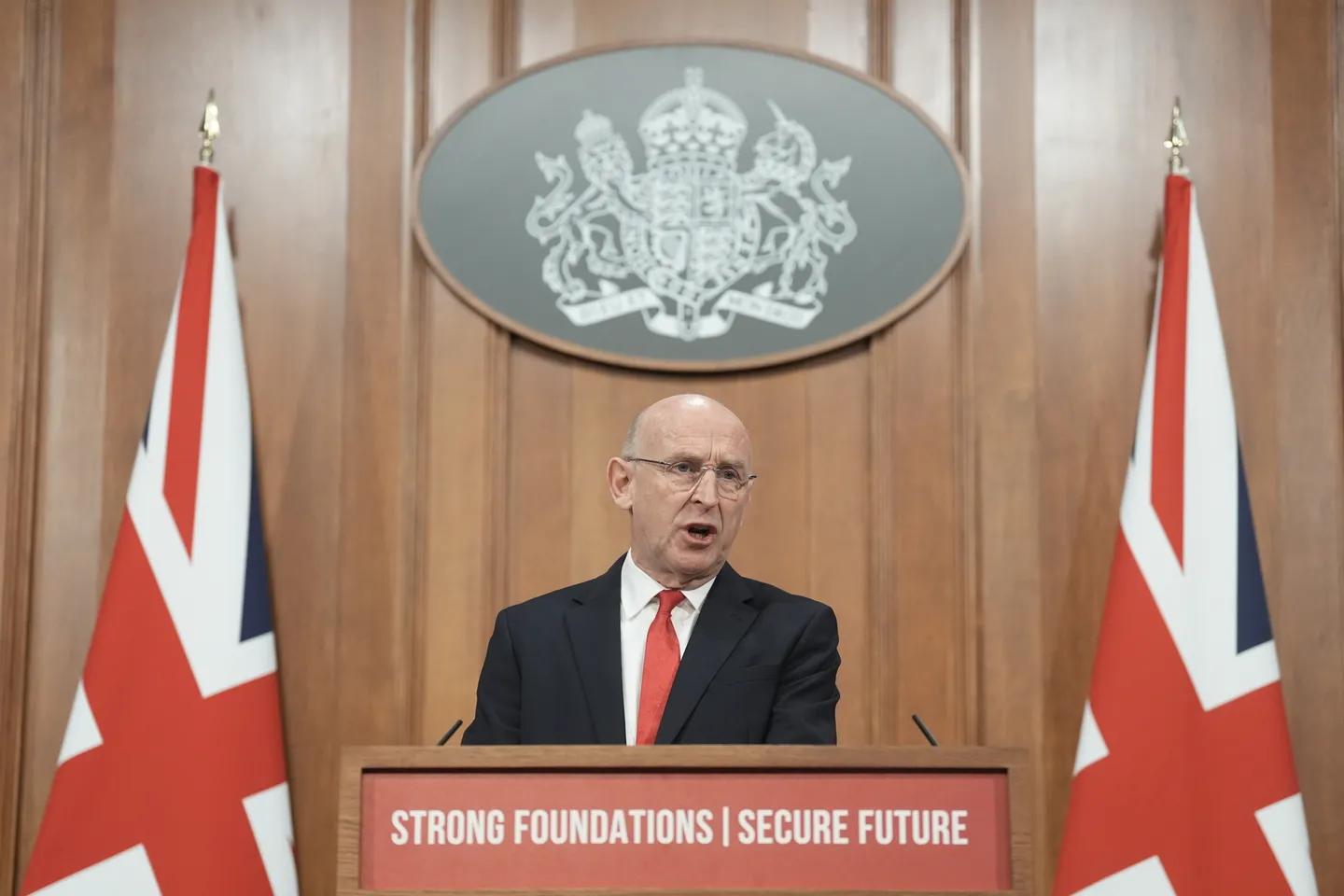 Reino Unido afirma que "opções militares estão prontas" em resposta a "navio espião" russo