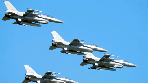 Polşa ike aêroportın yaptı