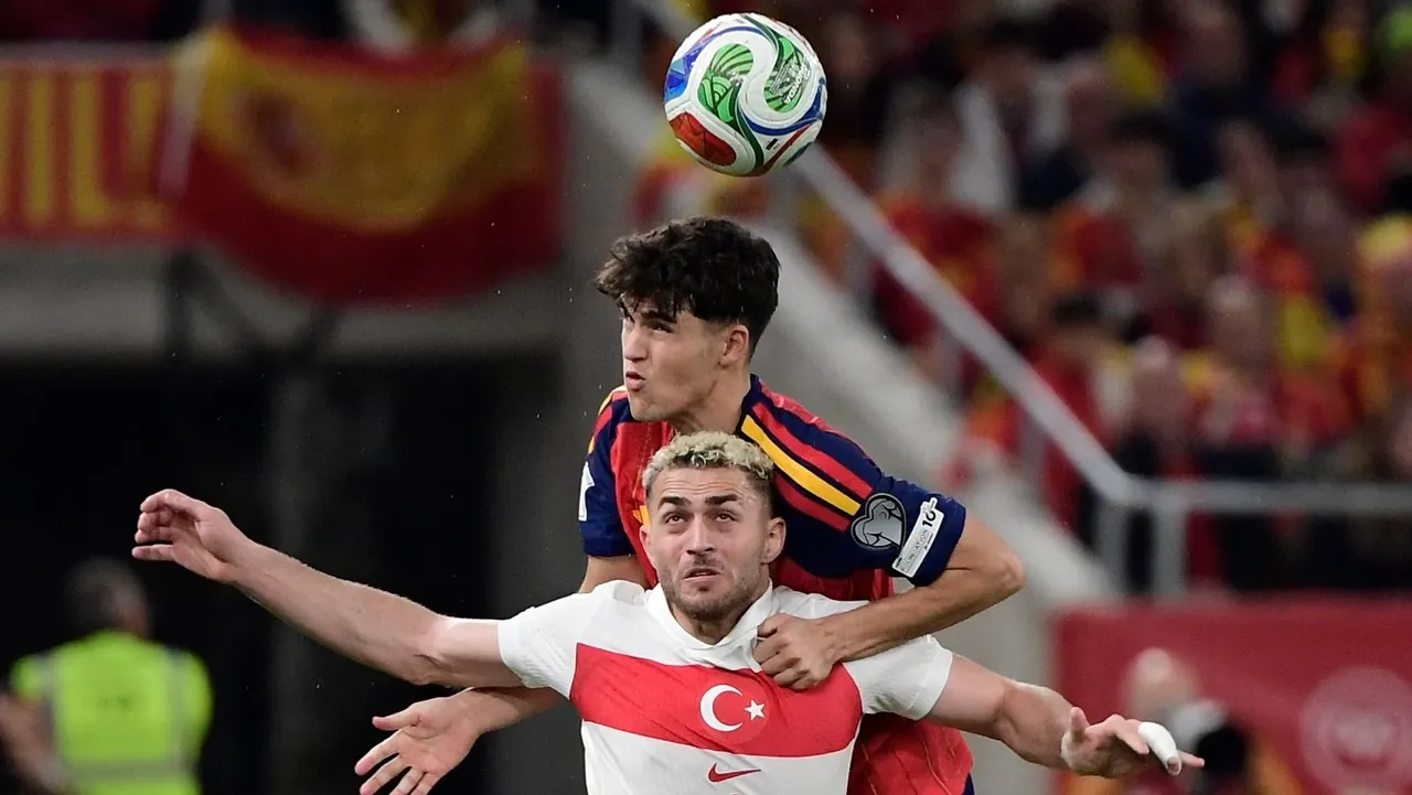 Türkiye avança para os playoffs da Copa do Mundo da FIFA 2026 após empate em 2 a 2 contra a Espanha