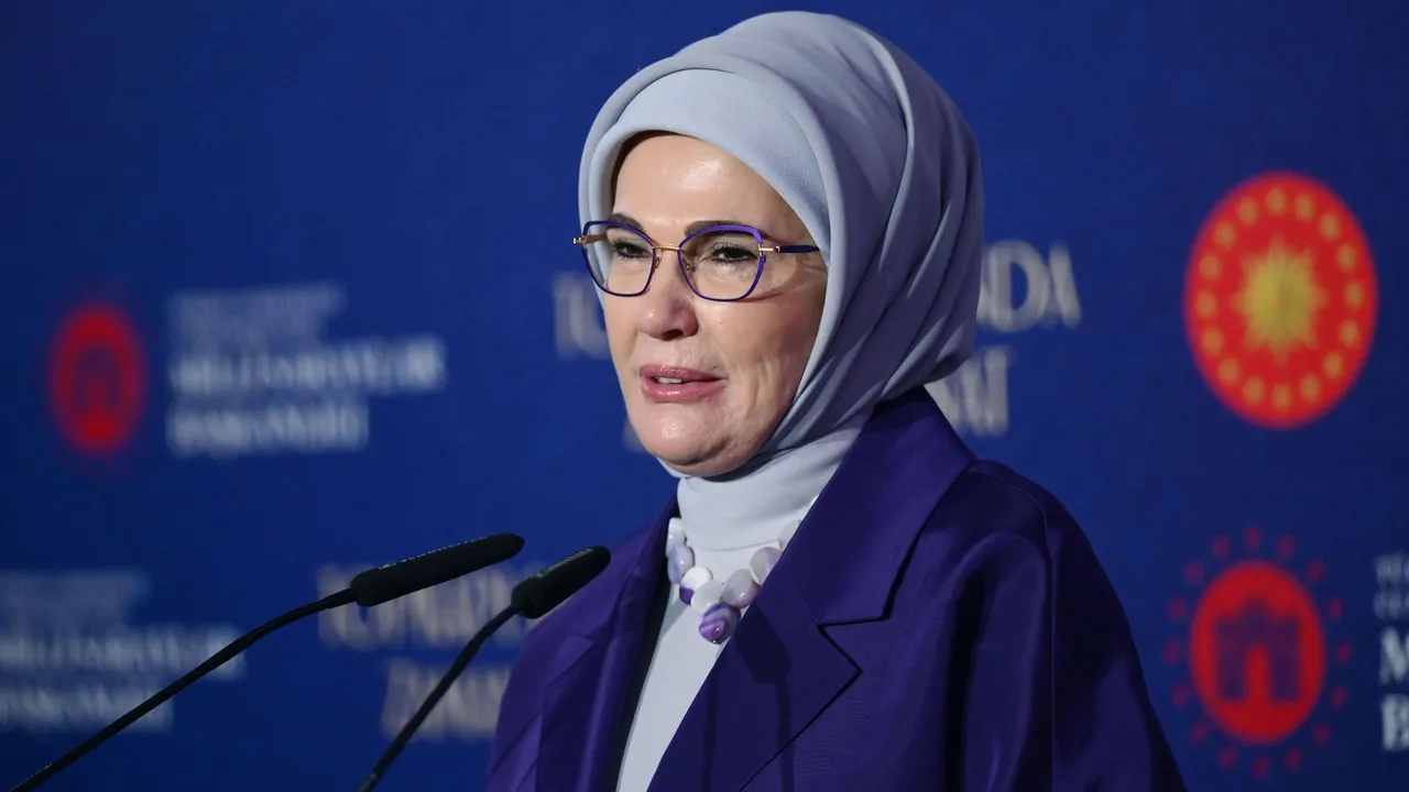 Emine Erdogan destaca a necessidade de uma nova visão global para reforçar a instituição familiar