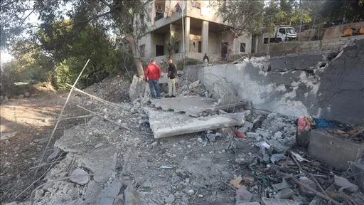 Israeli air strike kills four in southern Lebanon, violates ceasefire