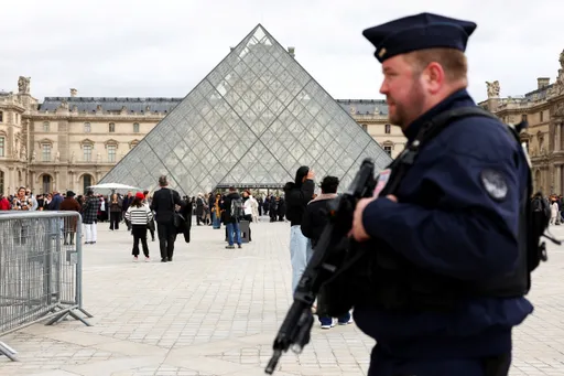 Security upgrades at Louvre will take years to be completed: auditor