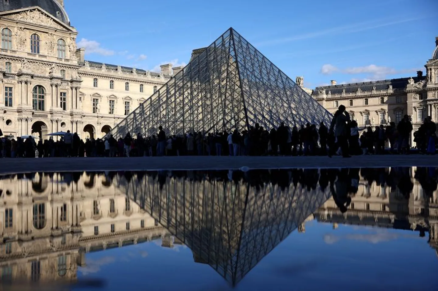 La Cour des comptes fustige un sous-investissement dans la sécurité du Louvre