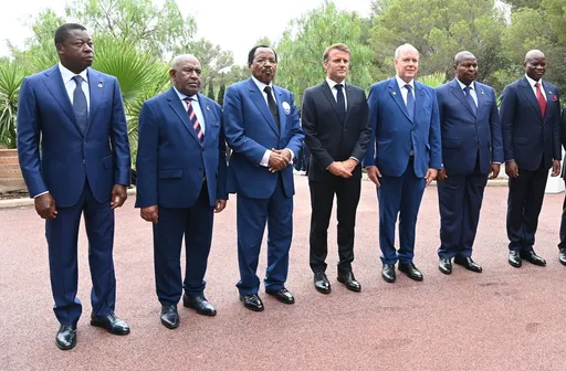 Macron en tournée africaine alors que l'influence française faiblit