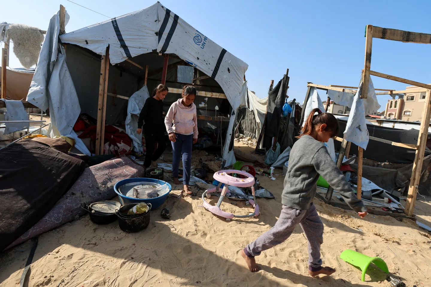 شهداء بقصف الاحتلال لمنزل جنوبي غزة.. و"التربية والتعليم" تُحصي عدد الشهداء الطلبة في يوم الطفل