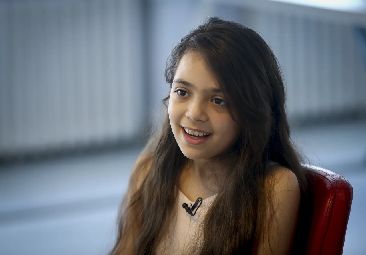 'Icoon van Aleppo' Bana Alabed (15) wint Internationale Kindervredesprijs 2025