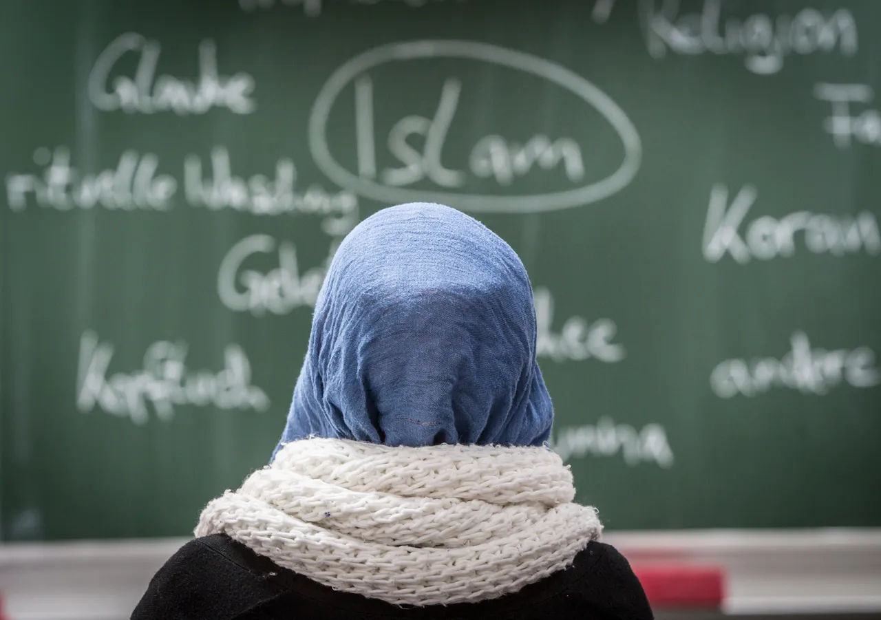 Österreich: Umstrittenes Kopftuchverbot an Schulen soll 2026 starten