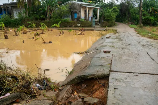 Banjir di Vietnam tengah tewaskan puluhan orang, hujan lebih deras diperkirakan menyusul