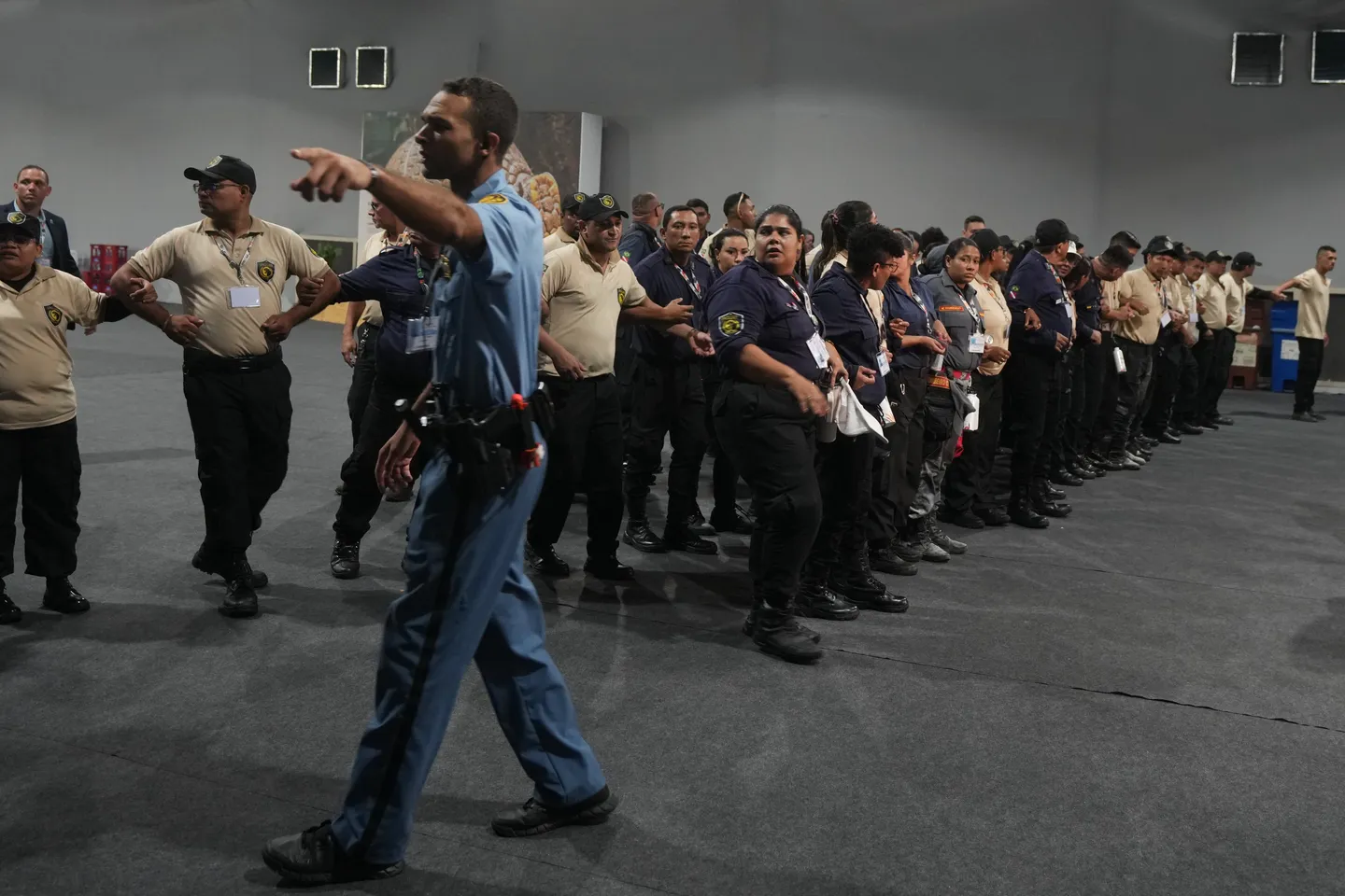 БУУнун климаттык саммитинде чыккан өрт дүрбөлөң жаратып, маанилүү сүйлөшүүлөрдү үзгүлтүккө учуратты