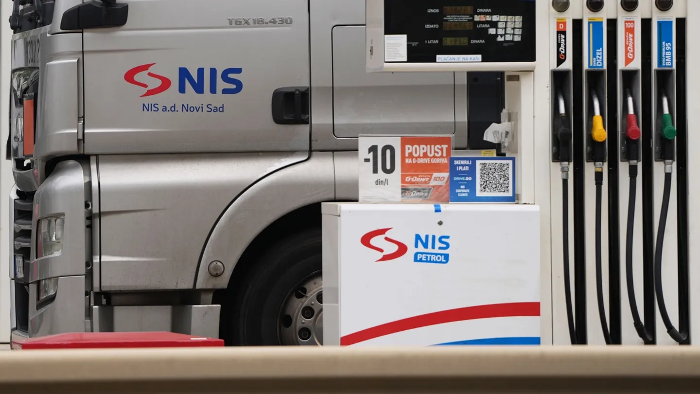 «Лукойл» потерял контроль над крупнейшим НПЗ на Балканах