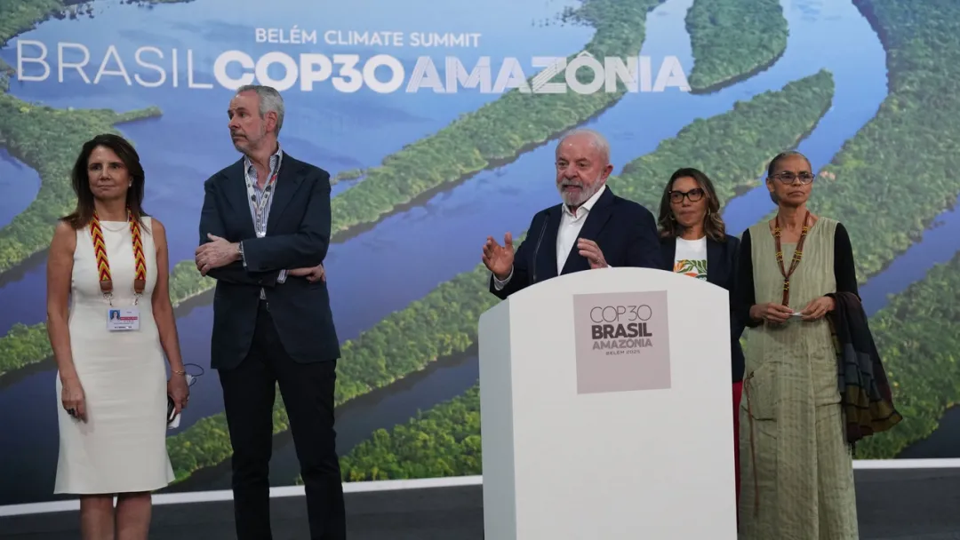 Presidente do Brasil, Lula da Silva, coloca o "Mapa do Caminho" de volta ao centro da COP30