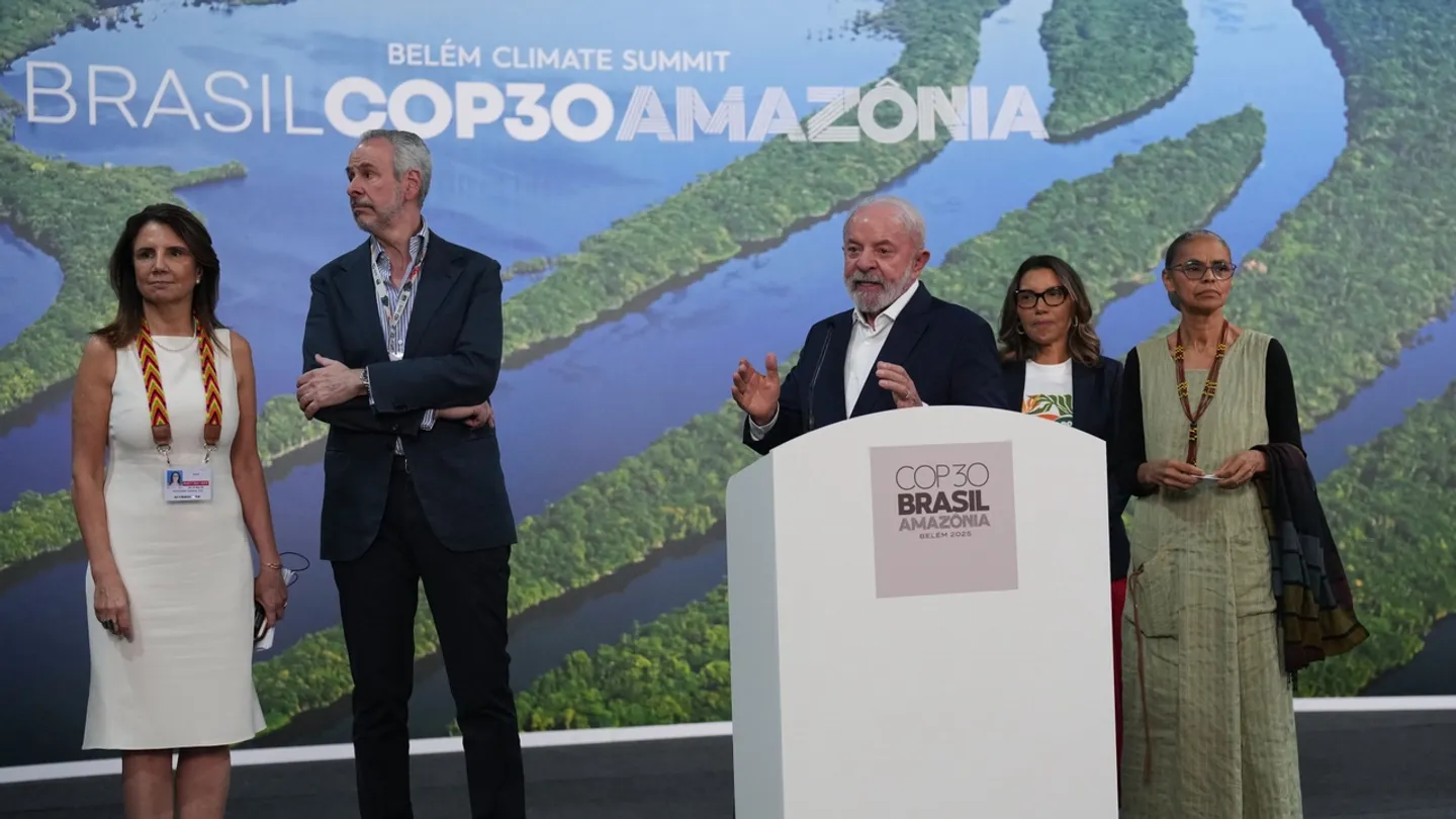 Presidente do Brasil, Lula da Silva, coloca o "Mapa do Caminho" de volta ao centro da COP30