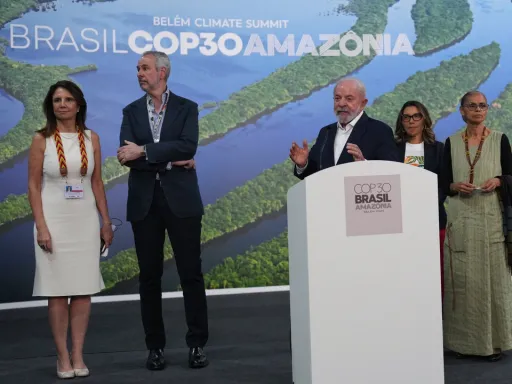 Presidente do Brasil, Lula da Silva, coloca o "Mapa do Caminho" de volta ao centro da COP30