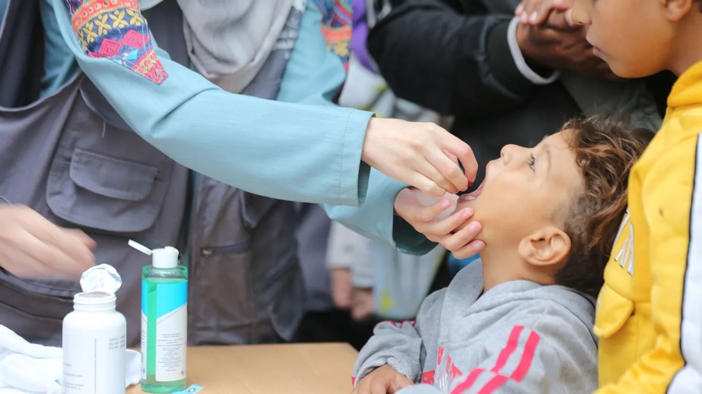 OMS vacina mais de 10.000 crianças em Gaza nos primeiros 8 dias da campanha