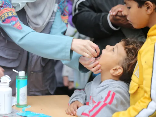 OMS vacina mais de 10.000 crianças em Gaza nos primeiros 8 dias da campanha