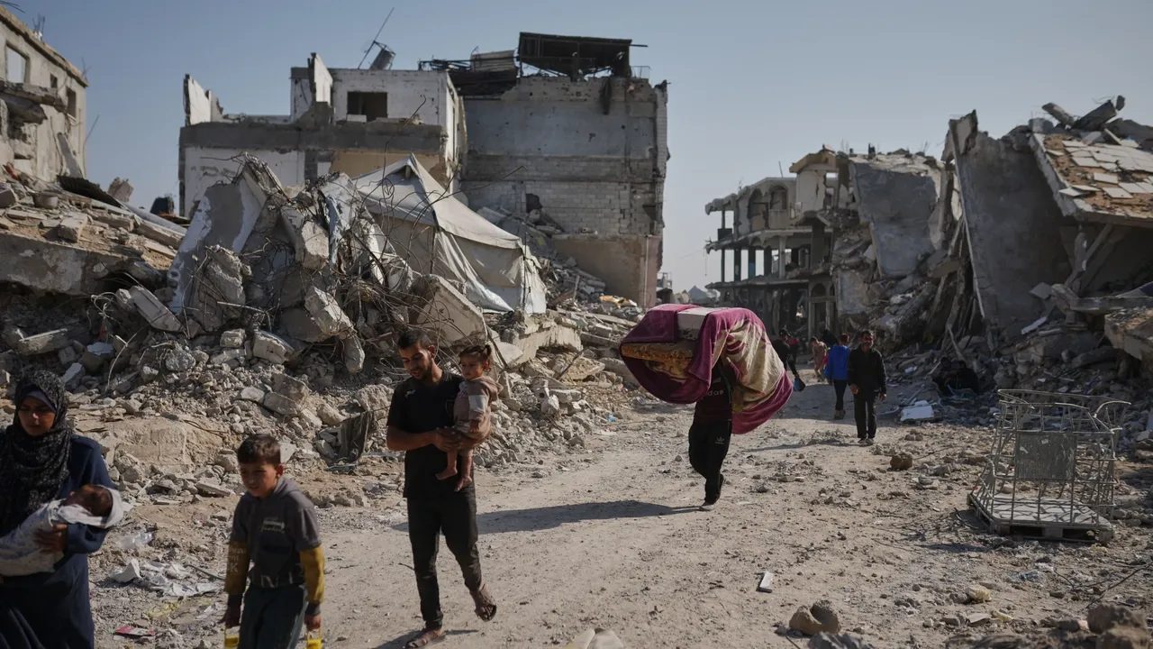 غزة.. الصحة العالمية تطالب بإجلاء آلاف من المرضى والاحتلال يوسّع عمليات الهدم شرقي القطاع