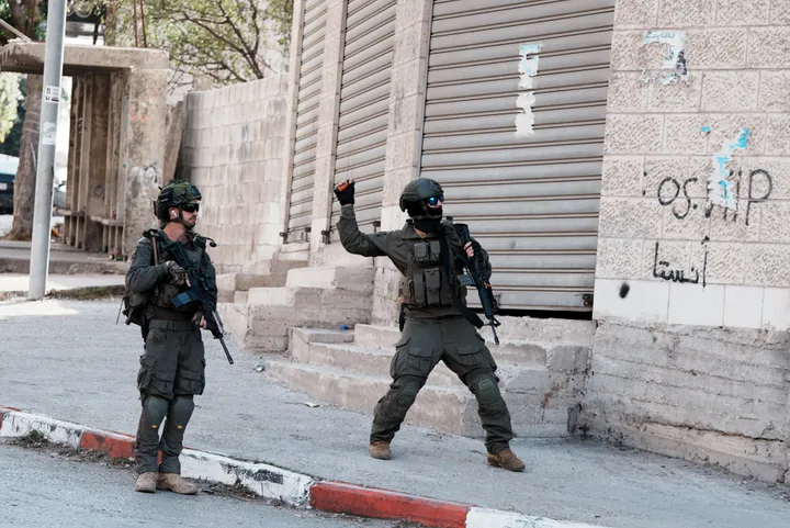 ئىسرائىلىيە ئارمىيەسى ئىشغال ئاستىدىكى غەربىي قىرغاقتا 10 پەلەستىنلىكنى تۇتقۇن قىلدى