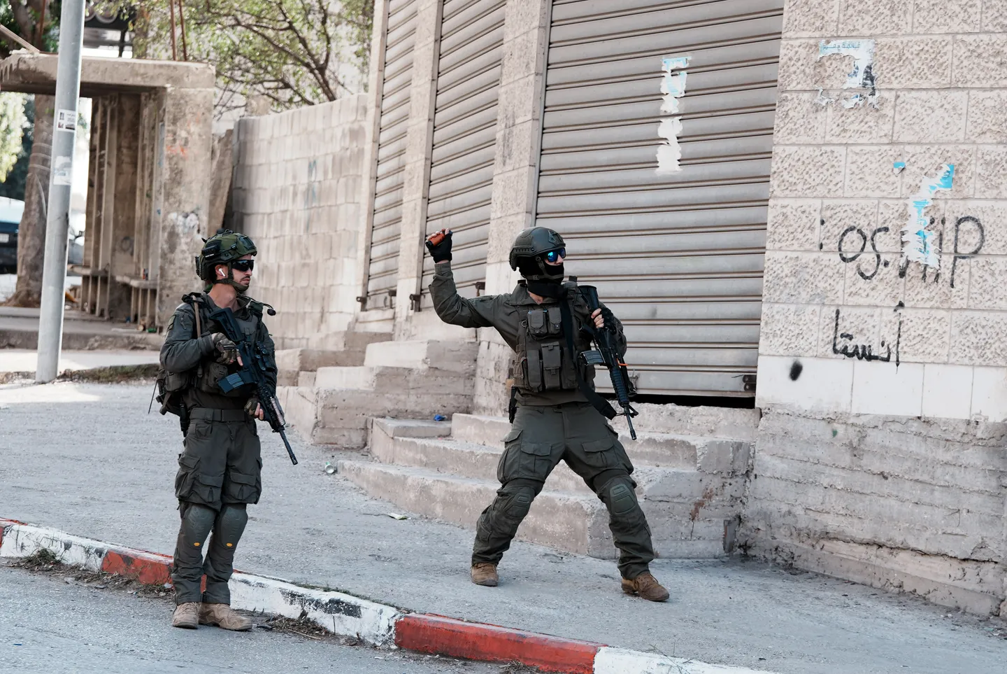 شهيد برصاص جيش الاحتلال خلال مواجهات مع المستوطنين في رام الله وإصابات بالقدس وطولكرم