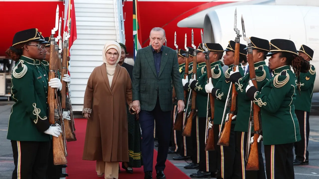 Törkiyä ilbaşı Ärdoğan häm başqa dönya liderları Yoxannesburgta cıyıldı