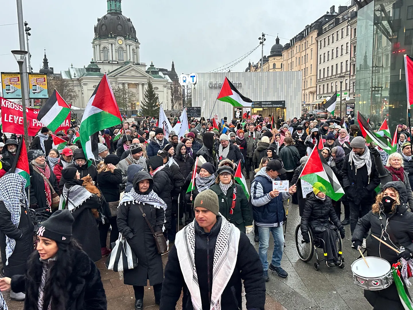 تجمع صدها نفر در استکهلم در اعتراض به حملات اسرائیل به غزه و نقض آتشبس از سوی تلآویو