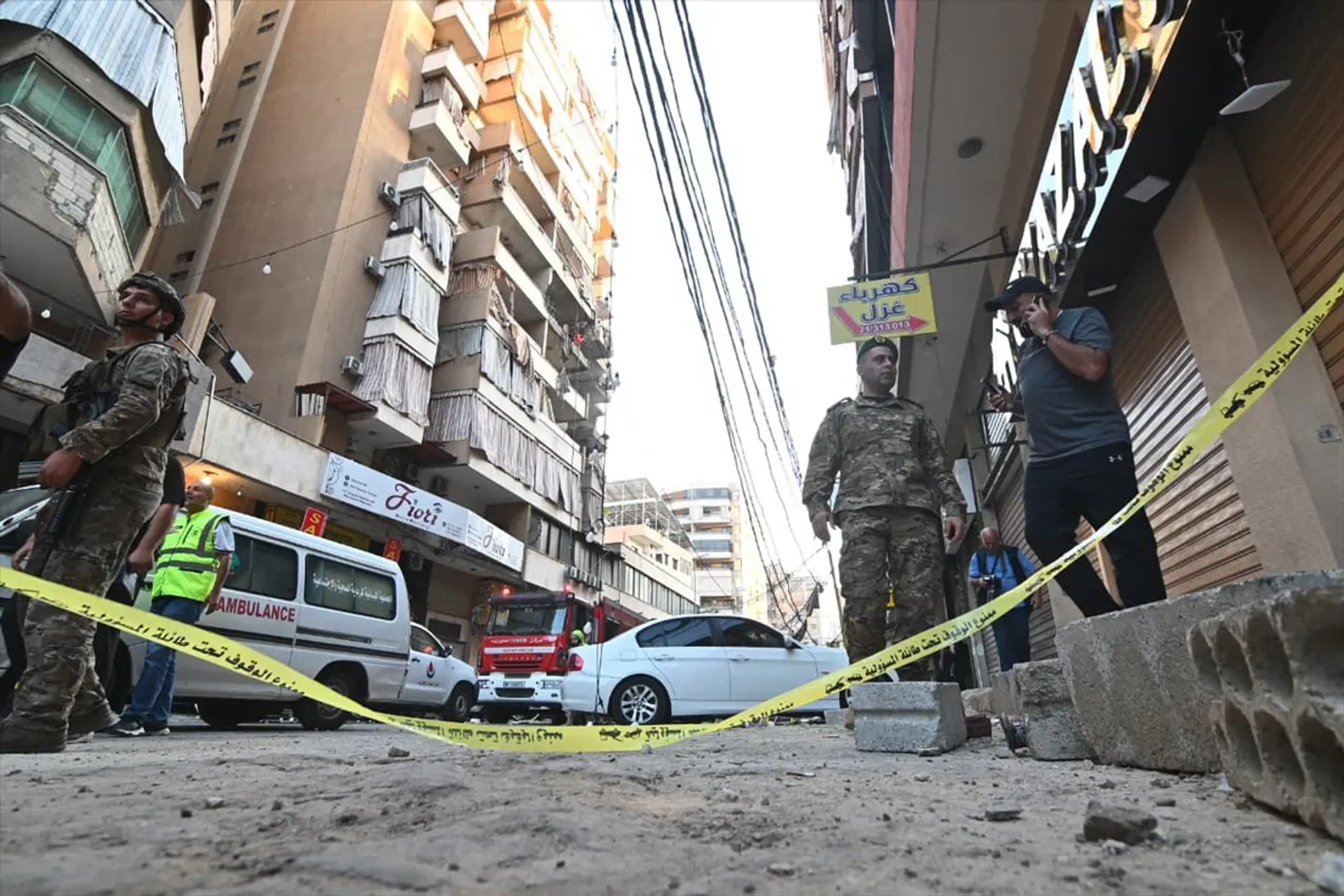 جيش الاحتلال يزعم استهداف قيادي بحزب الله في بيروت ويقصف سيارة جنوبي لبنان