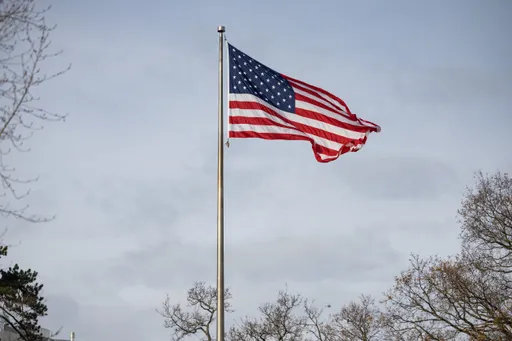 US consumer confidence plummets to lowest level in seven months