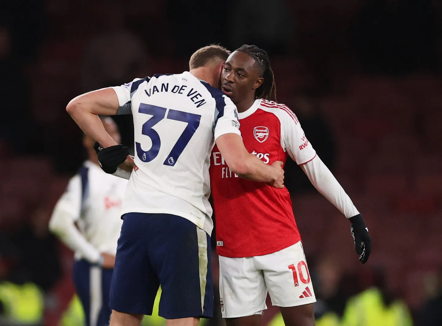 Premier League  : Arsenal engloutit Tottenham, grâce au talent de Eze