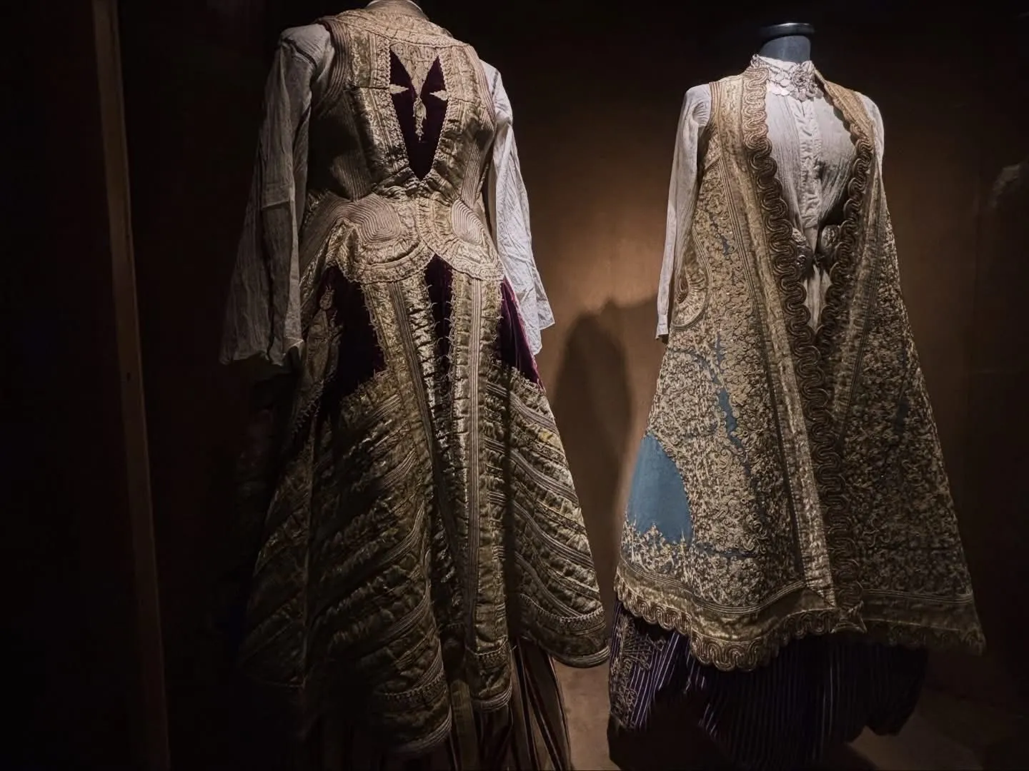 „ЏАН“: Спој на ориенталните носии со модерен стил