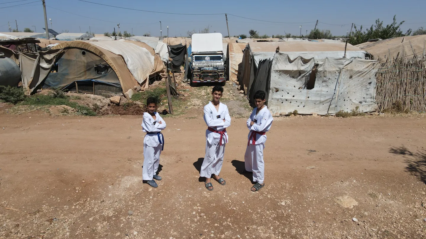 Entre las ruinas y los sueños: una familia siria encuentra en el taekwondo “un faro de esperanza”
