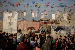 Dalam gambar: Warga Palestina Gaza mengorganisir acara untuk anak-anak yang terdampak genosida Israel