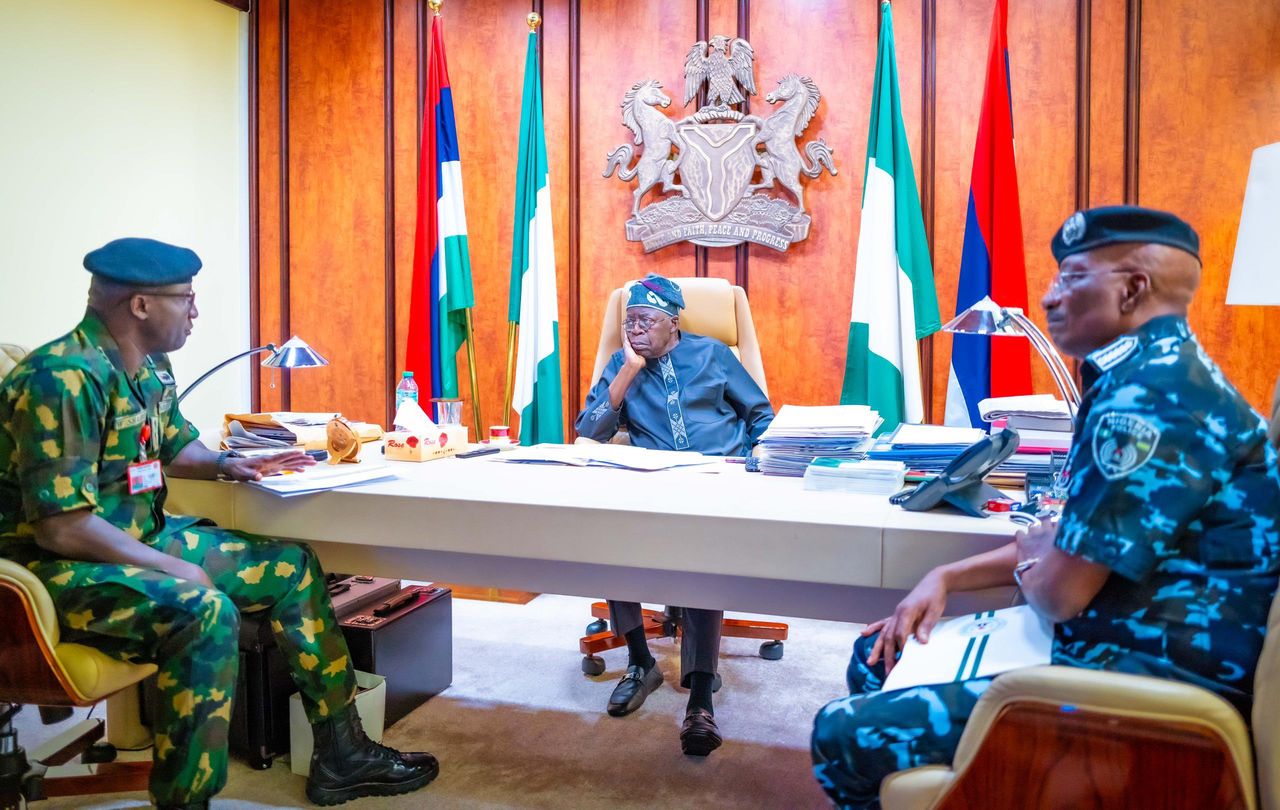 Tinubu ya yi ganawar sirri da manyan jami'an tsaron Nijeriya - TRT Afrika