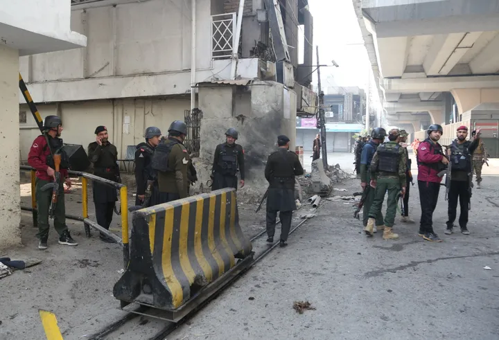 مقتل 5 من عناصر الشرطة الباكستانية في كمين مسلح شمال غربي البلاد