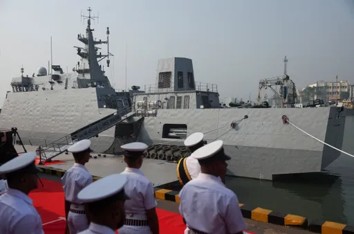 भारतीय सरकार फारस की खाड़ी में जहाजों को सुरक्षा प्रदान करने के लिए नौसेना तैनाती पर विचार कर रही है