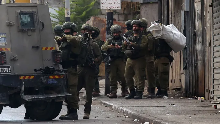 جيش الاحتلال الإسرائيلي ينفّذ اقتحامات واسعة في الضفة الغربية والقدس